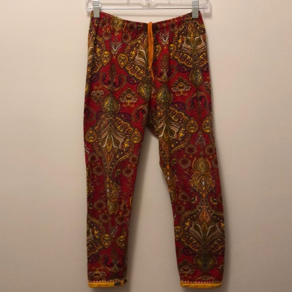 Boho Patterned Capri Length Leggings - Picture 2 of 12